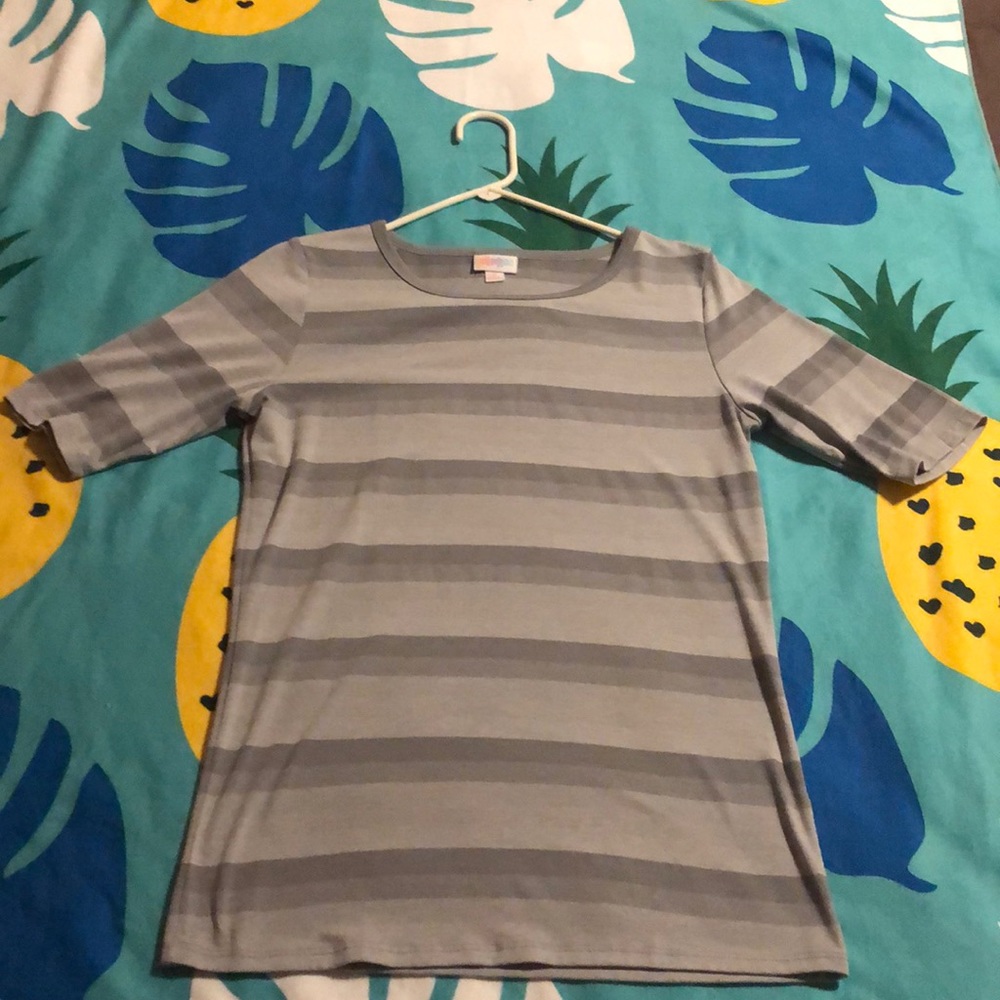 LuLaRoe Small Gigi Shirt